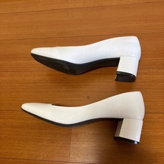 ほぼ新品パンプス24センチ
の画像