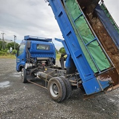 日野ダンプ4トン車の画像
