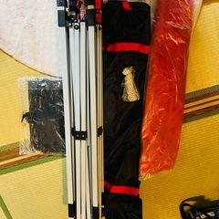 レッド 野外テントの画像