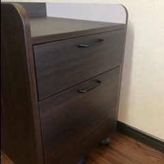 【ニトリ】デスクとキャビネットのセットの画像