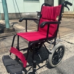 介助式車椅子の画像