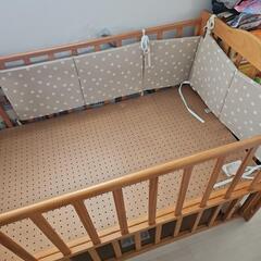 カトージ ベビーベッドの画像