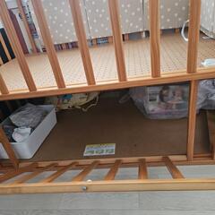 カトージ ベビーベッドの画像