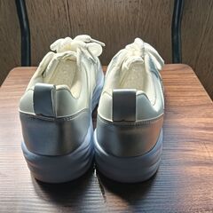 新品 23.5cm レディース スニーカー ホワイト 厚底 シューズ【2000-477-S】の画像