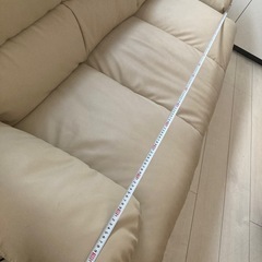 白い合皮？のソファ
の画像