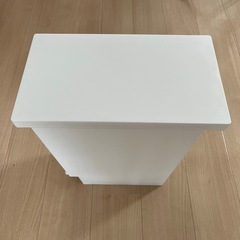 ゴミ箱　ダストボックス　白の画像