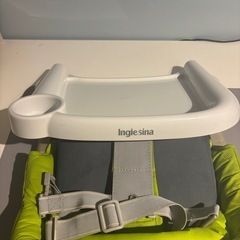 お値下げ中 ⭐︎ingleshina 携帯可能　ベビーシート　テーブル付きの画像