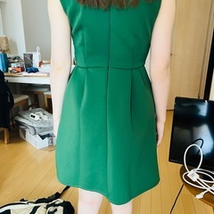 グリーンのワンピースの画像
