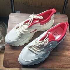 新品 24.5cm レディース スニーカー ホワイト 厚底 シュ...