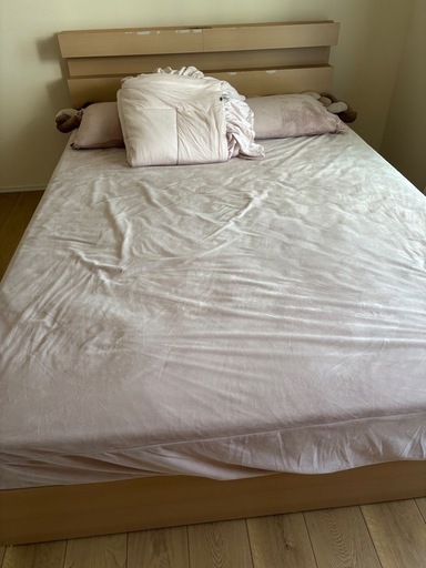 ダブルベッドフレーム引き出し収納付