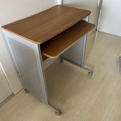 パソコンデスクの画像