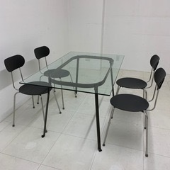 無印良品のガラス天板ダイニングテーブルと椅子のセットの画像