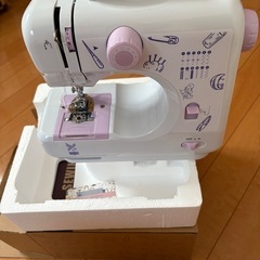 家庭用小型ミシンの画像