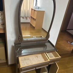 ドレッサー（かなり古いもの）椅子付きの画像