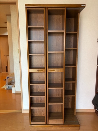 大きな本棚 (さぶ) 鷺沼の収納家具の中古あげます・譲ります