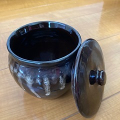 小さめ　梅干し？の容器の画像