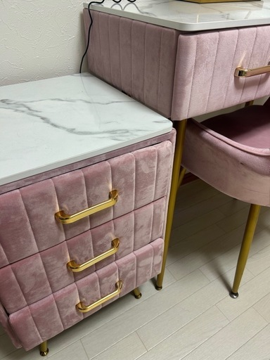 ピンク　スエード生地ドレッサー