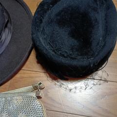 帽子と鞄の画像