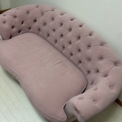 ピンク　上品プリンセス風ソファの画像