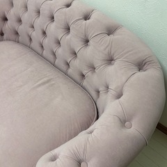 ピンク　上品プリンセス風ソファの画像
