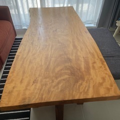 一枚板のダイニングテーブル