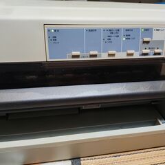 中古 EPSON 136桁ドットプリンター VP-4300 前トレイ有り ドライバーとカラーリボンカートリッジ(新品)付き(大阪市阿倍野区)の画像