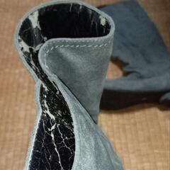 ブーツ　グレーの画像