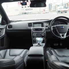 ローン＋カード可　ボルボ　S６０　Ｔ５　Rデザイン　禁煙車　本革　ナビ　Bluetooth　動画ありの画像