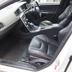 ローン＋カード可　ボルボ　S６０　Ｔ５　Rデザイン　禁煙車　本革　ナビ　Bluetooth　動画ありの画像