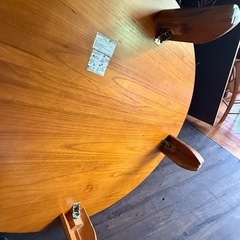 大きな円卓の画像