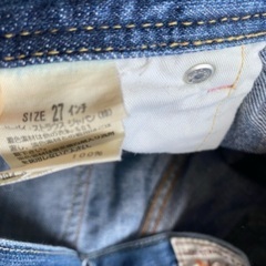 リーバイス　ショート　パンツ　小学生and中学生and高校生and細身の女性　27インチの画像