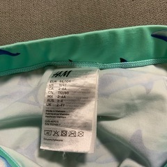 H&M サメ柄水着 スイムパンツ　キッズ　サイズ98k〜104 センチの画像