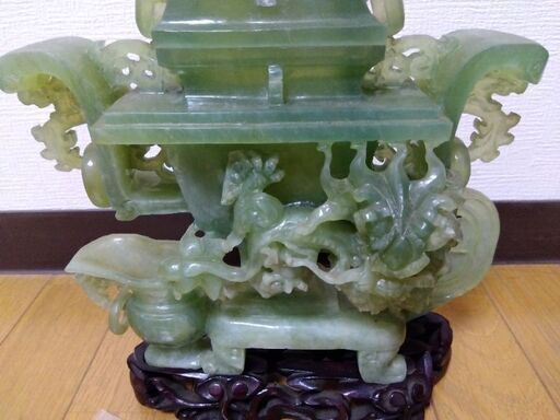 中国 玉石岫玉彫刻 虎 置物 唐木台付 N 4645