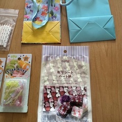 成果用品、小物と食器セットでどうぞの画像