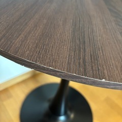 円テーブルの画像