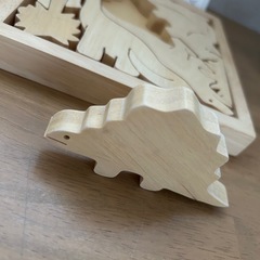 木製 恐竜パズルの画像