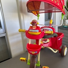 アンパンマン 三輪車 赤