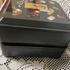 お弁当箱🍱正方形2個、岡山祭り寿司の黒いお重 2点重ねの画像