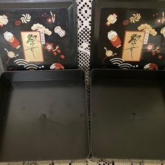 お弁当箱🍱正方形2個、岡山祭り寿司の黒いお重 2点重ねの画像
