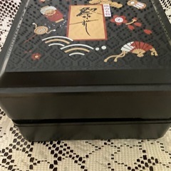 お弁当箱🍱正方形2個、岡山祭り寿司の黒いお重 2点重ねの画像