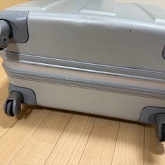 ジャンク品大型スーツケースの画像