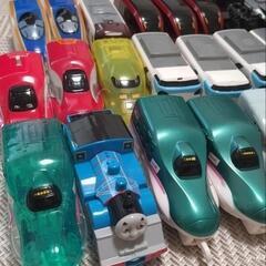 マグドナルドハッピーセットプラレールの画像