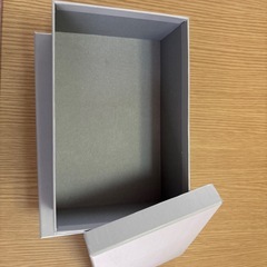 オシャレなグレーの小物箱の画像