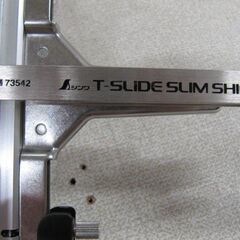 🌲【大工道具】入荷 丸ノコ ガイド定規 Ｔスライド スリムシフト ２ 30㎝ 併用目盛 【地域最大の品揃え･電動工具高価買取アールワン田川】の画像