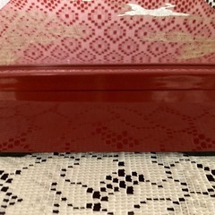 お弁当箱🍱めでたい金鶴と松竹梅＊正方形のお重弁当箱、朱色の画像