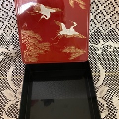 お弁当箱🍱めでたい金鶴と松竹梅＊正方形のお重弁当箱、朱色の画像