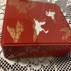 お弁当箱🍱めでたい金鶴と松竹梅＊正方形のお重弁当箱、朱色の画像
