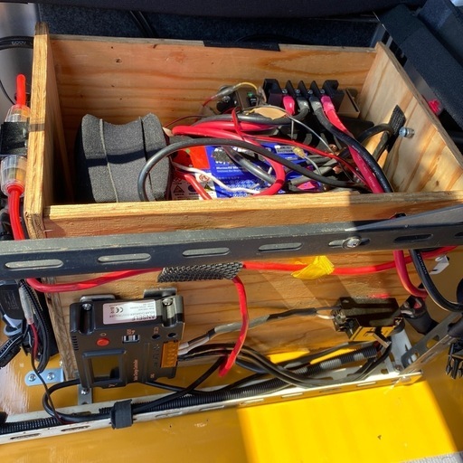 年末値下げ実施中　　12v走行充電ソーラー充電システム一式  