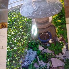 灯ろうです。3個ぐらいに分解出来ます高さ１メートルぐらいですの画像