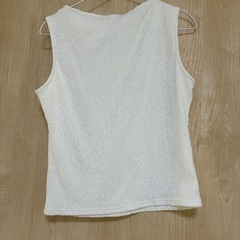 UNIQLO ノースリーブ　Lサイズ
の画像